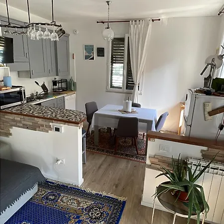 Casa Indipendente Con Giardino Privato E Posto Macchina Gratuito بيت للعطل