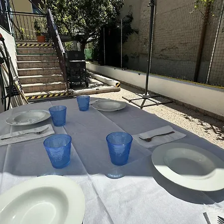 Semesterbostad Casa Indipendente Con Giardino Privato E Posto Macchina Gratuito Trieste