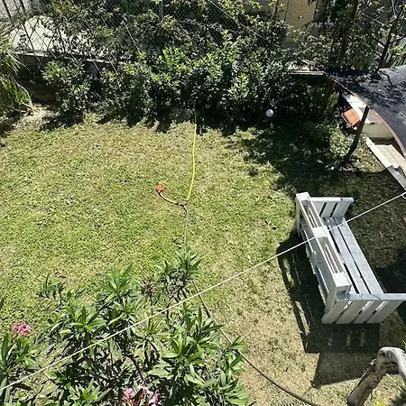 Semesterbostad Casa Indipendente Con Giardino Privato E Posto Macchina Gratuito Trieste